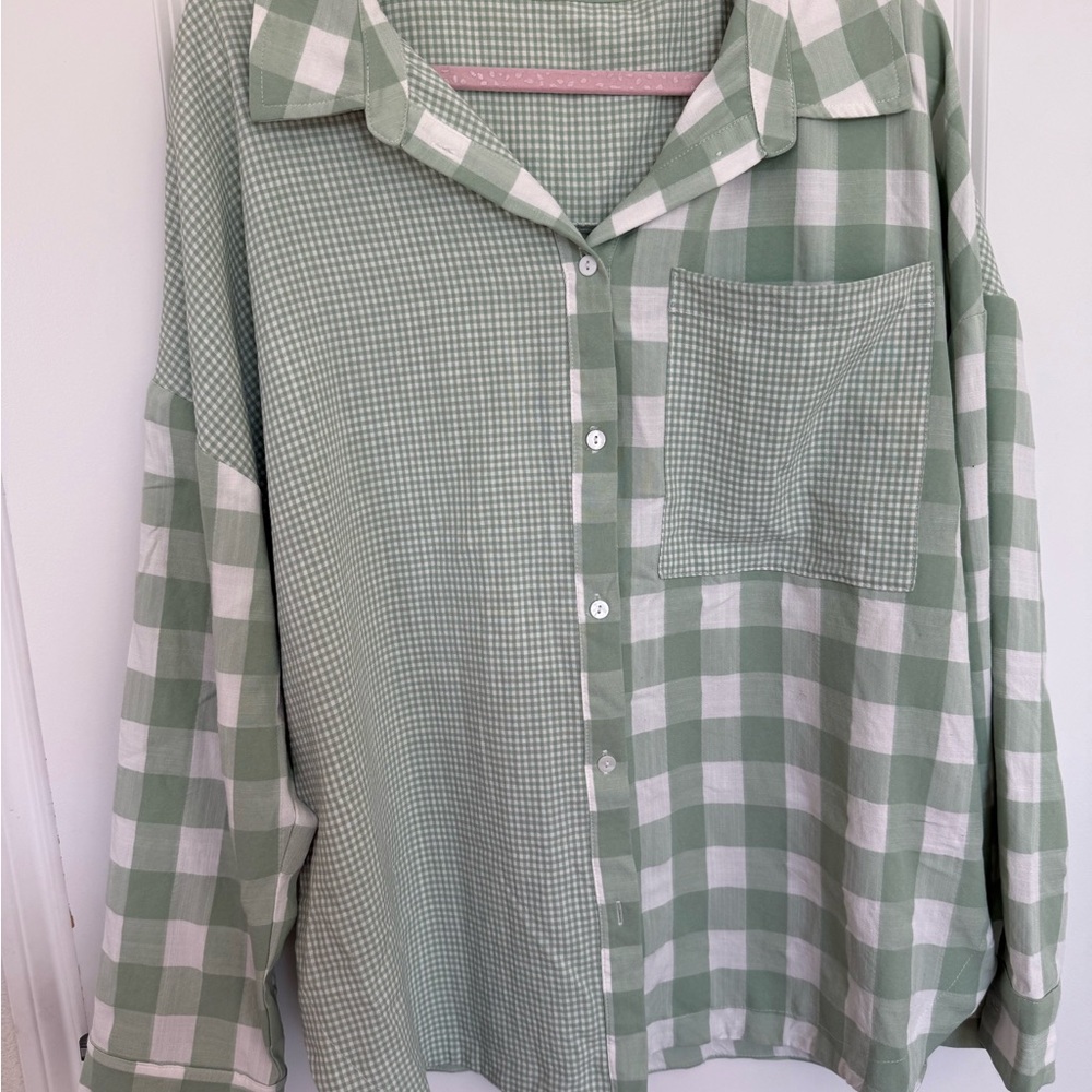 CHIC SOUL Green and White Checkered Button-Up Shirt